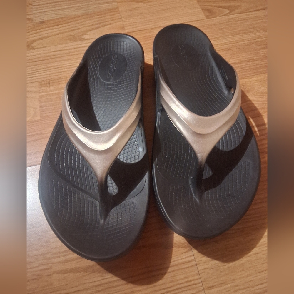 Oofis Ladies Sandals Sz 9